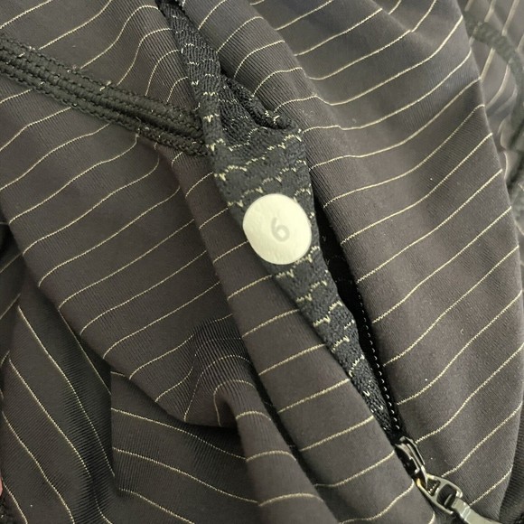 Lululemon Women's Run For Gold Long Sleeve Size 6 Stretch Black Stripe - Picture 9 of 9